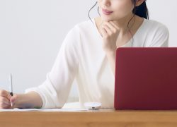 開業届の住所はどこを記載すれば良い？届け出の流れや変更方法も紹介